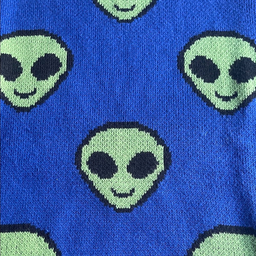 Forever 21 Men’s Blue Knit Crewneck Sweater w Green Alien Print - Picture 2 of 11